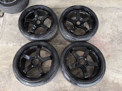 Rim advan gt flow forged 18 inch gloss black