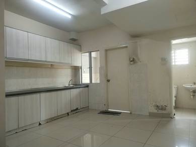 Townhouse Condo For Sale in Sommerset Close