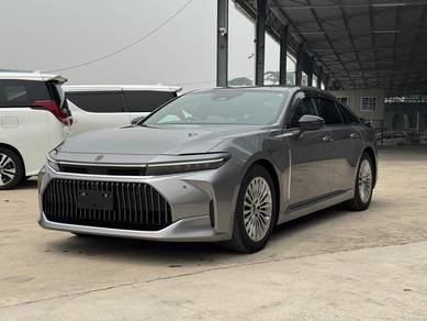 Toyota Crown Z in Tebrau, JHR