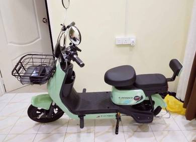 E-Hermes electric scooter bike