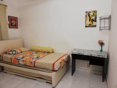 Room in Taman Tun Dr Ismail, KUL