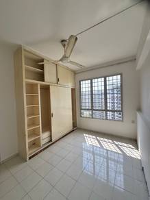 Condominium For Sale in Putra Place