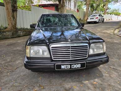 Mercedes Benz 280SE in Segamat, JHR