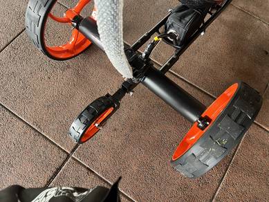Electric golf trolley
