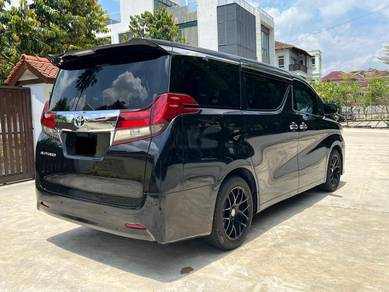 Toyota Alphard X in Ampang Hilir, KUL