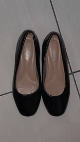 Preloved formal shoes