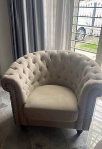 Chesterfield-Inspired Barrel Chair Ruma Home Style