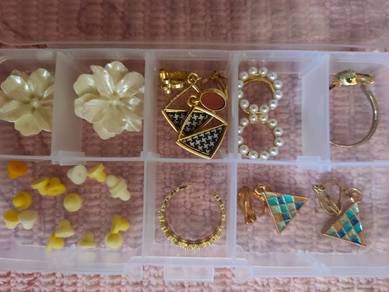 NeverUsed plasticOrganiserRing,Earrings,stubs etc