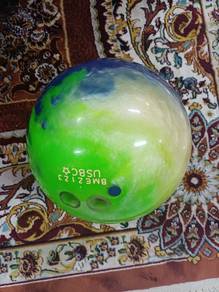 Polyester bowling ball brunswick tzone 12 lb