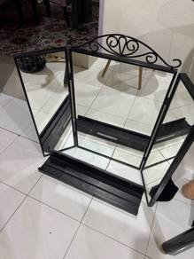 Cermin + Para untuk letak barang solek