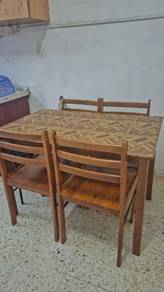 Set meja makan 4 orang