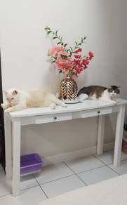 Meja Konsol Putih