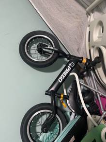 Kids push Bike