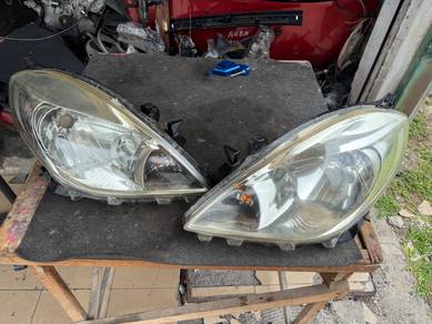 No 21-10-2 Nissan Almera Front Headlamp Jpn