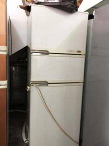 3 Doors Refrigerator Peti Ais Elba Fridge Freezer