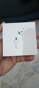 New Airpods 4 with Active Noise Cancellation