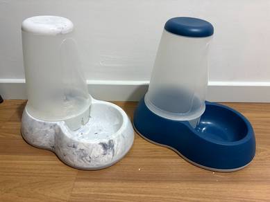 Savic Food or Water Dispensers - Blue and Marble