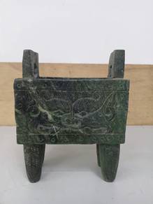 绿色石雕四足方鼎 | Carved Green Stone Fang Ding