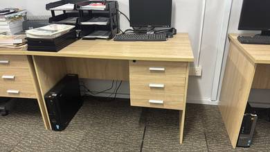 Meja office  Size 4x2.4ft 