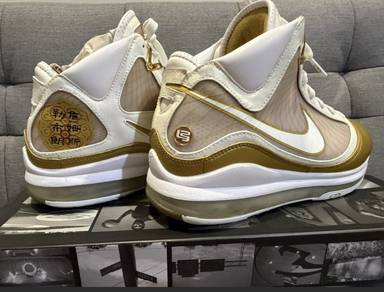 Rebron James Sneakers