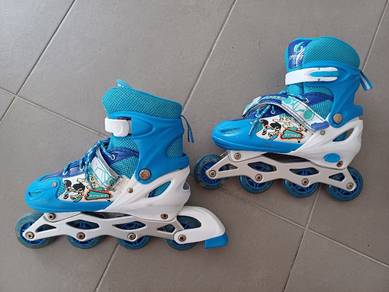 Kid roller skate