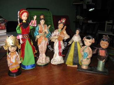 (B137) Vintage Cultural Dolls Type 'C'