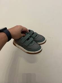 Kid’s Shoes (Kasut budak)