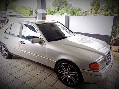 Mercedes Benz 200E in Kuching, SWK