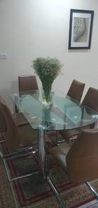 Expandable glass dining table