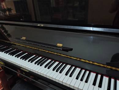Classic Upright Piano (Victor Zen On)