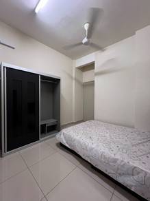 Condominium For Rent in Royale Infinity