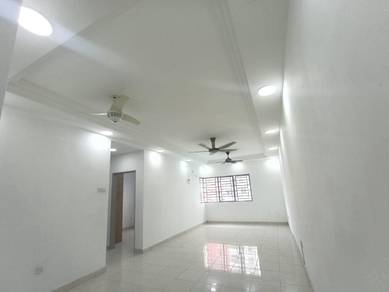 Condominium For Sale in Koi Kinrara