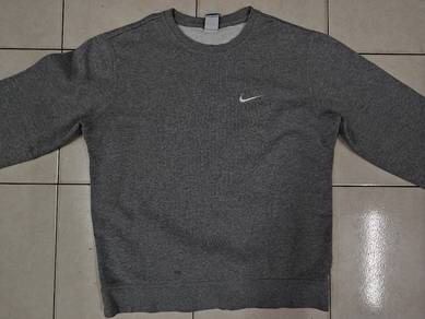 Nike Embroidered Swoosh Sweatshirt (L) 🔘

