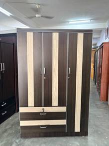 almari 3 pintu