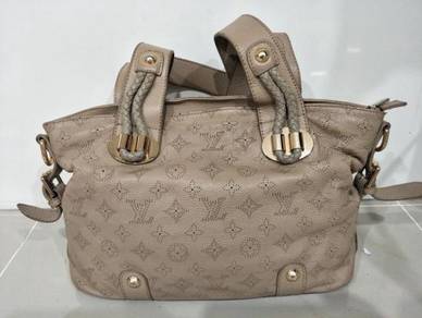 LOUIS VUITTON Shoulder Bag