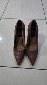 high heel shoes 