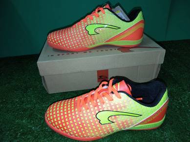 Kasut Sukan Futsal KRONOS size 40eur