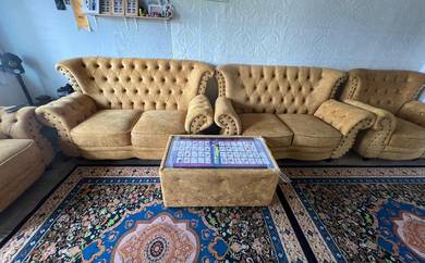 Sofa Chesterfield Custom Design Highback.!