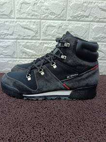 uk7.5 Adidas Terrex Snowpitch Hiking Boots