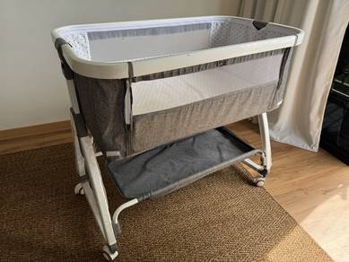 Adjustable Baby Cot