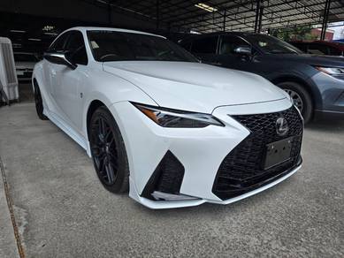 Lexus IS 300 F-SPORT in Damansara Kim, SGR