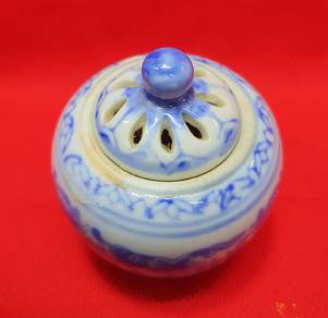 Antique Japanese Blue and White Kutani Porcelain T