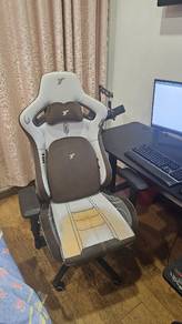 TT racing gaming chair