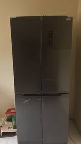 Peti ais 4 pintu