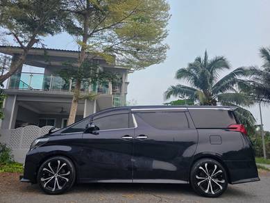 Toyota Alphard in Pengkalan Chepa, KTN
