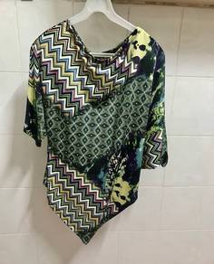 Trendy Blouse Abstract Design Size M