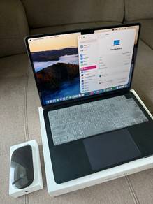 Apple MacBook Air M2 13.6-inch with Magic Mouse
