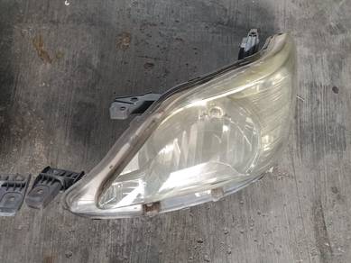 Toyota Innova head lamp