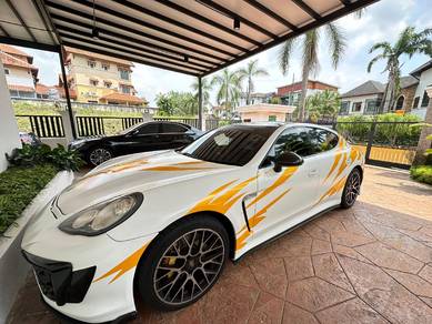 Porsche Panamera 4 in Country Heights, KUL
