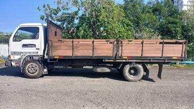 Lorry Nissan YU41H5 -5Ton 17 kaki